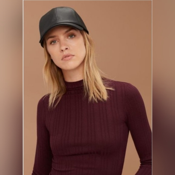 Aritzia Baseball Hat - Picture 1 of 4